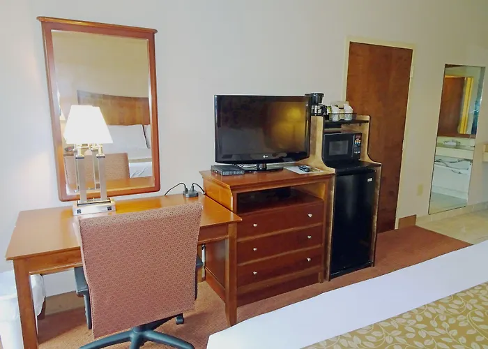 Home Town Inn & Suites